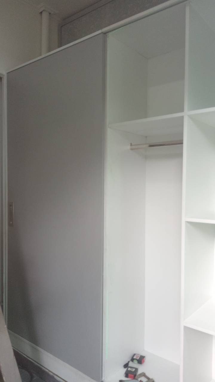 Completed built-in sliding wardrobe with grey door, hanging rail and open shelving installed at Baan Suan Lalana, Jomtien