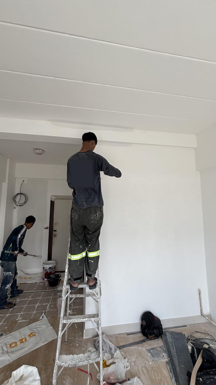 Painting walls and ceiling in the living area at Chain Condominium, unit 813, Jomtien